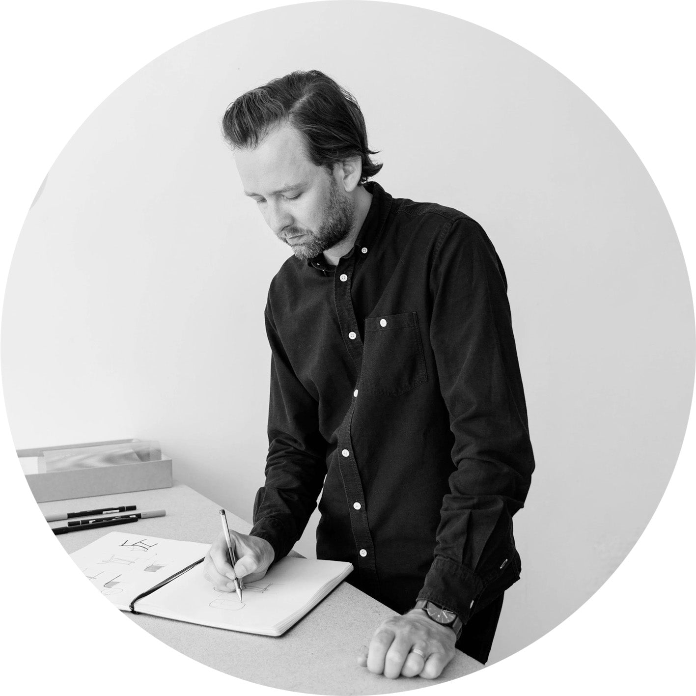 Candeeiro de mesa Disc table lamp black em metal com acabamento preto ...