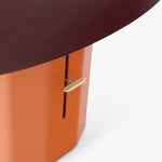 Detalhe do candeeiro de mesa Montera JH42 amber and ruby sobre fundo branco - &tradition