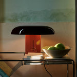Imagem de ambiente do candeeiro de mesa Montera JH42 amber and ruby - &tradition